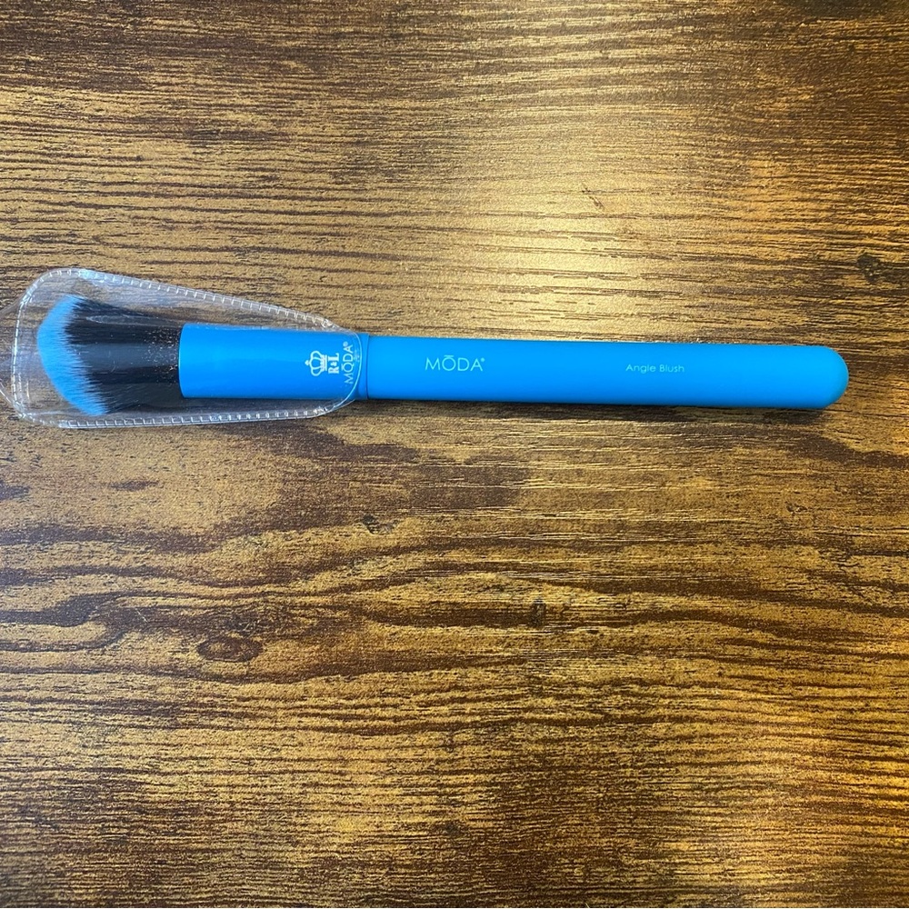 Moda Neon Blue Contour Blush Brush new